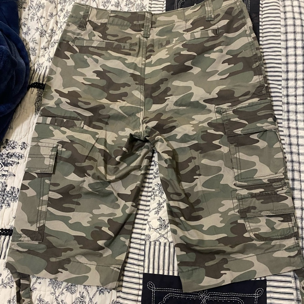 George Olive and Black Cargo Shorts - Picture 5 of 8